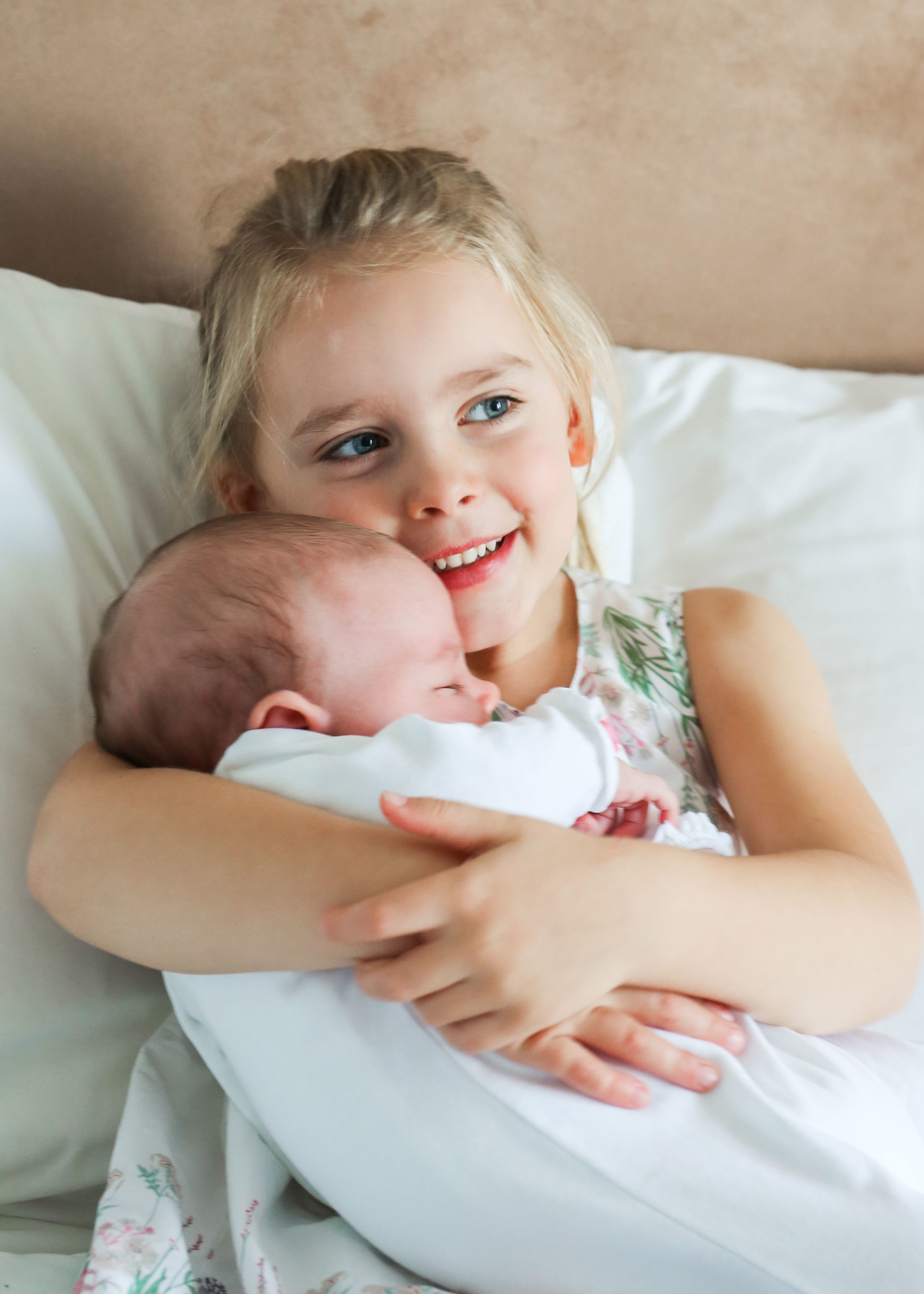 natural newborn photographer haslemere