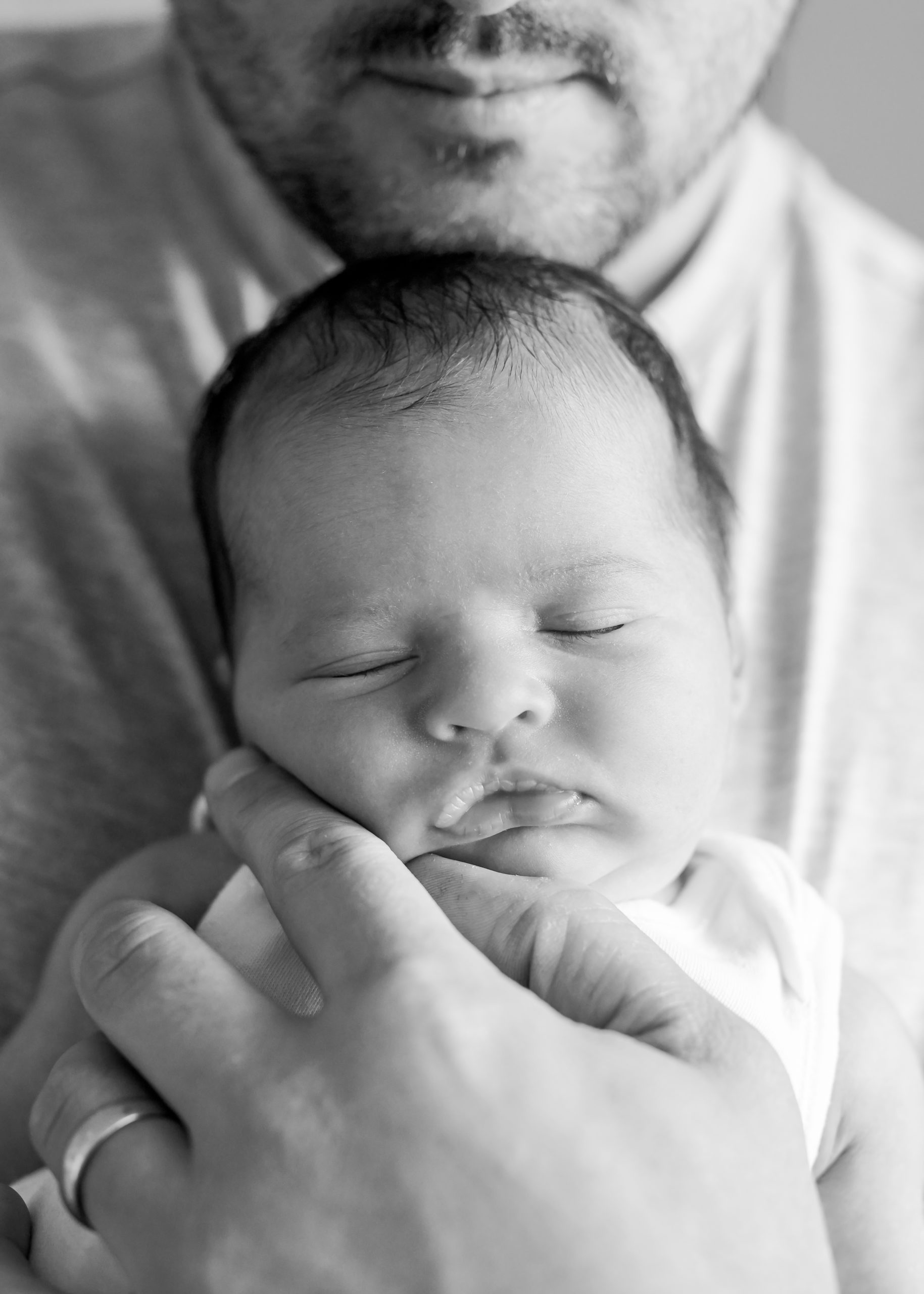 Newborn and baby photographer capturing new beginnings in the comfort of your homoe